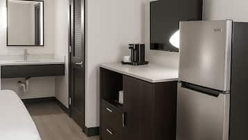 Premium bedding, in-room safe, desk, iron/ironing board