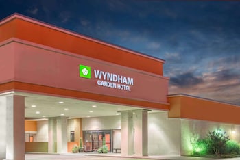 Wyndham Garden Oklahoma City - Near OKC Airport, Restaurants, Zo