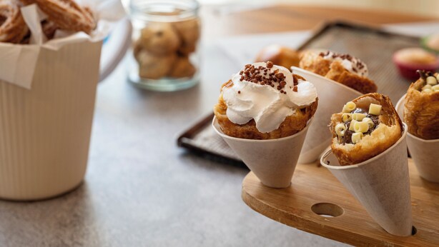 A tray with pastries and a cup of coffee. - Hesperia Presidente (Barcelona)