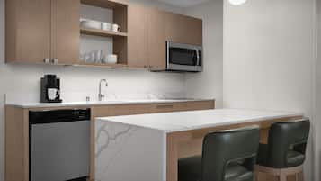 Suite, 1 King Bed, Accessible (Mobility & Hearing, Roll-In Shower) | Hypo-allergenic bedding, in-room safe, desk, laptop workspace