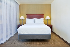Hypo-allergenic bedding, in-room safe, desk, laptop workspace