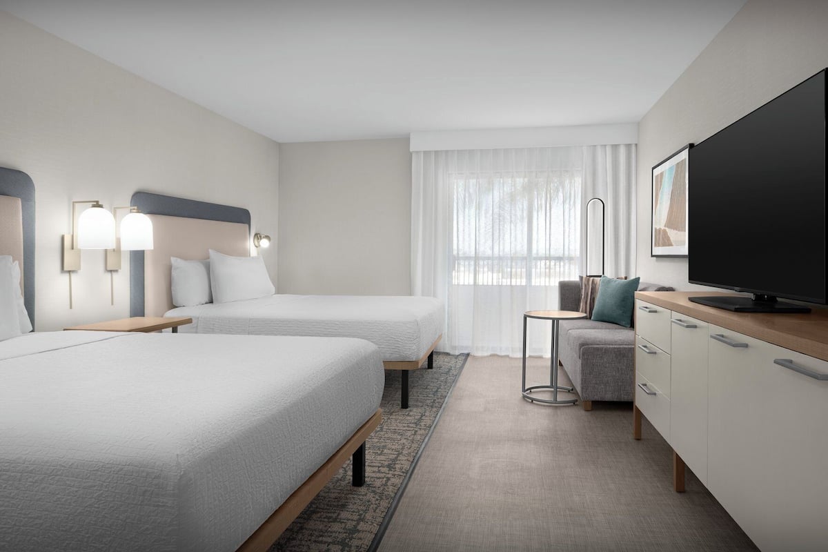 Hypo-allergenic bedding available, in-room safe, desk, laptop workspace
