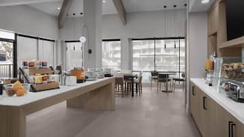 Café da manhã continental grátis todos os dias