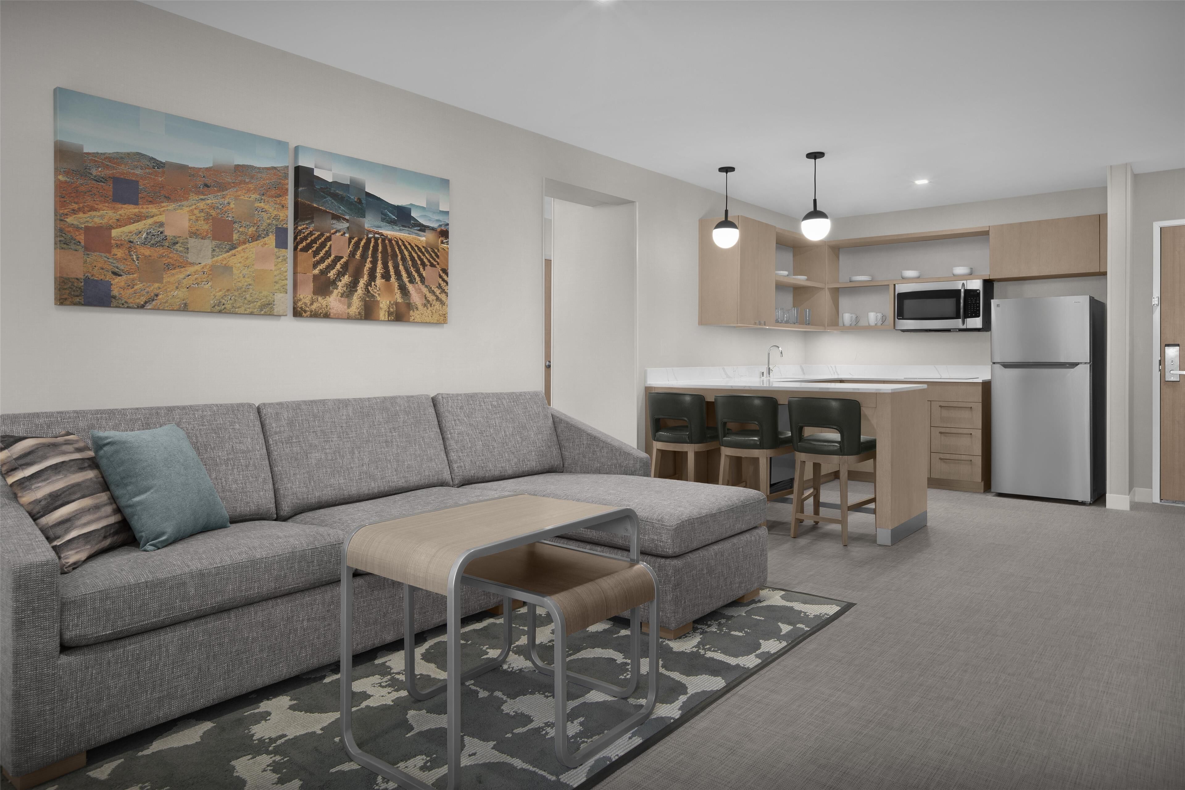 Suite, 1 Schlafzimmer (Washer/Dryer, Full Kitchen) | Wohnbereich