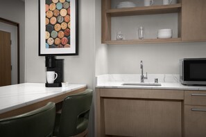 Hypo-allergenic bedding, in-room safe, desk, laptop workspace