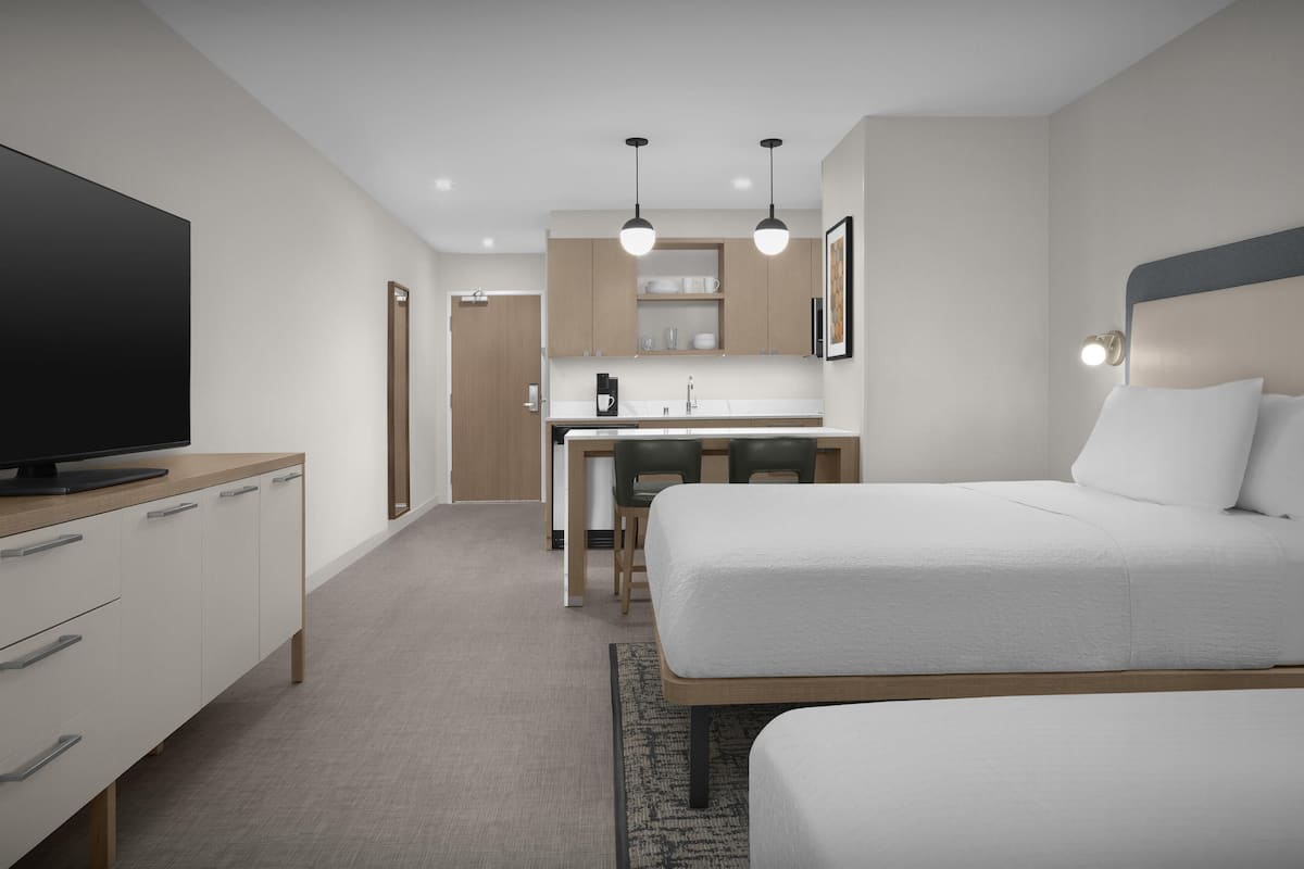Hypo-allergenic bedding, in-room safe, desk, laptop workspace