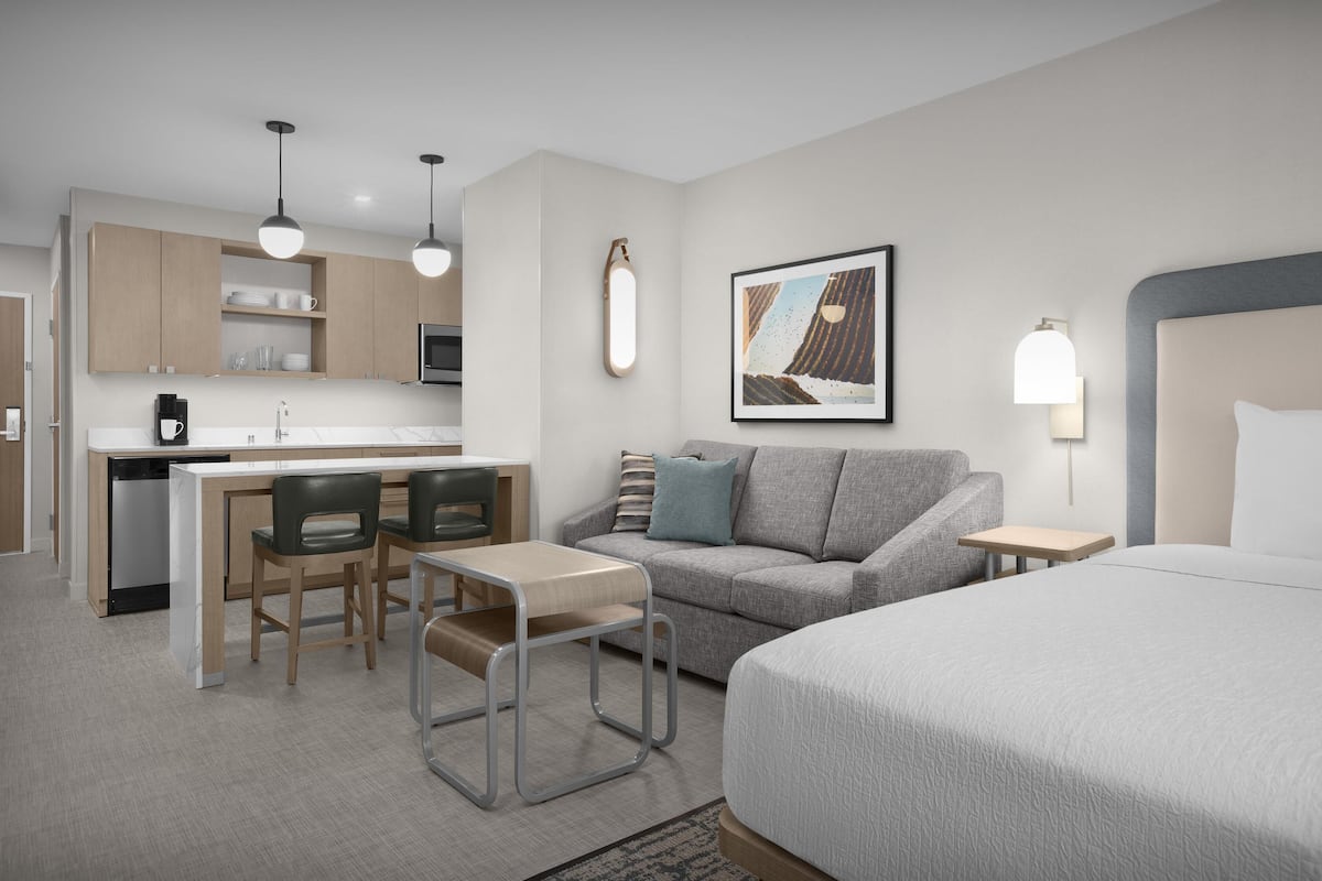 Hypo-allergenic bedding, in-room safe, desk, laptop workspace