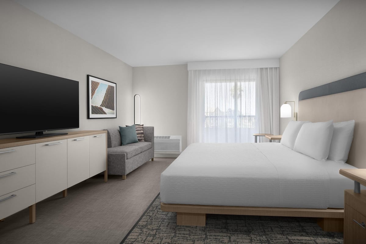 Hypo-allergenic bedding, in-room safe, desk, laptop workspace