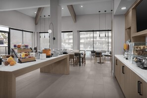 Free daily continental breakfast  - Homewood Suites by Hilton Santa Maria (Santa Maria)