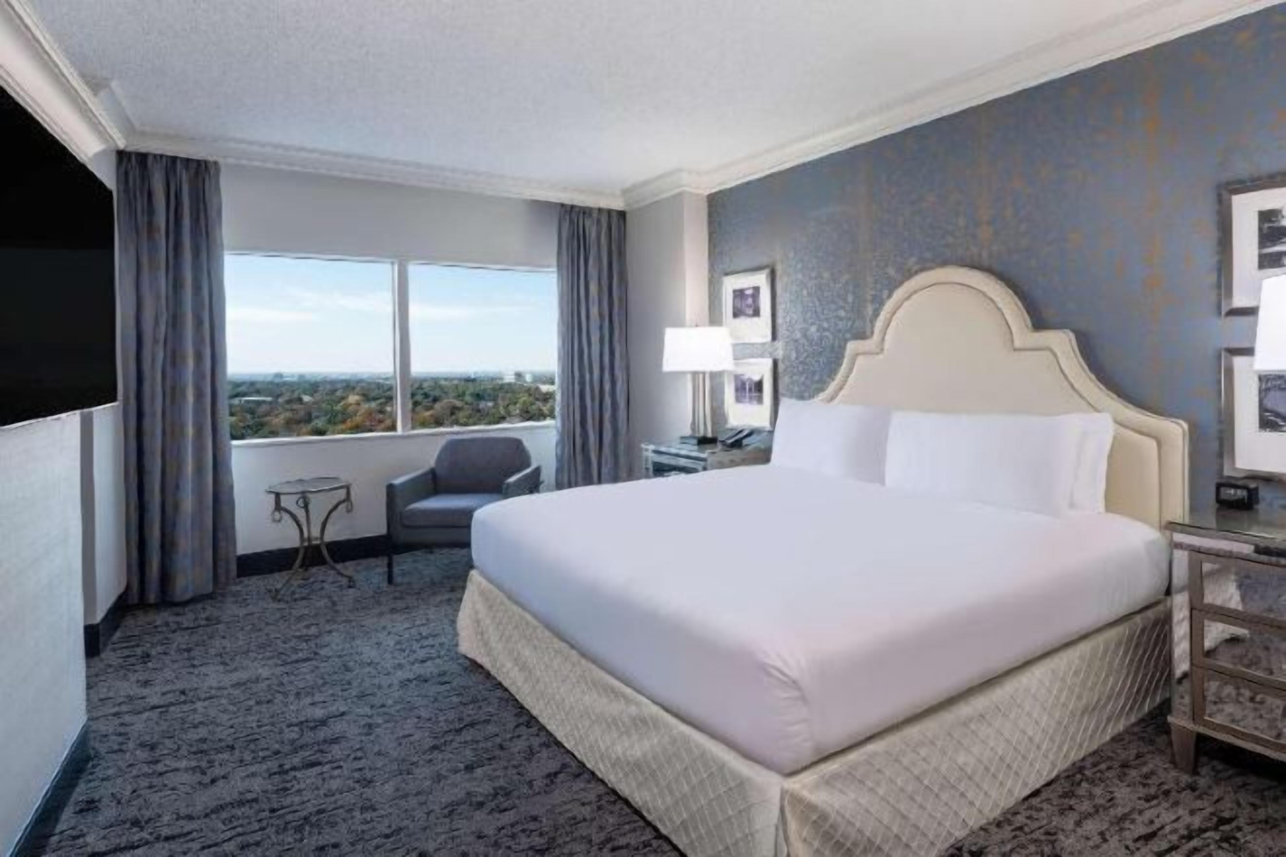 Premium bedding, pillowtop beds, in-room safe, desk