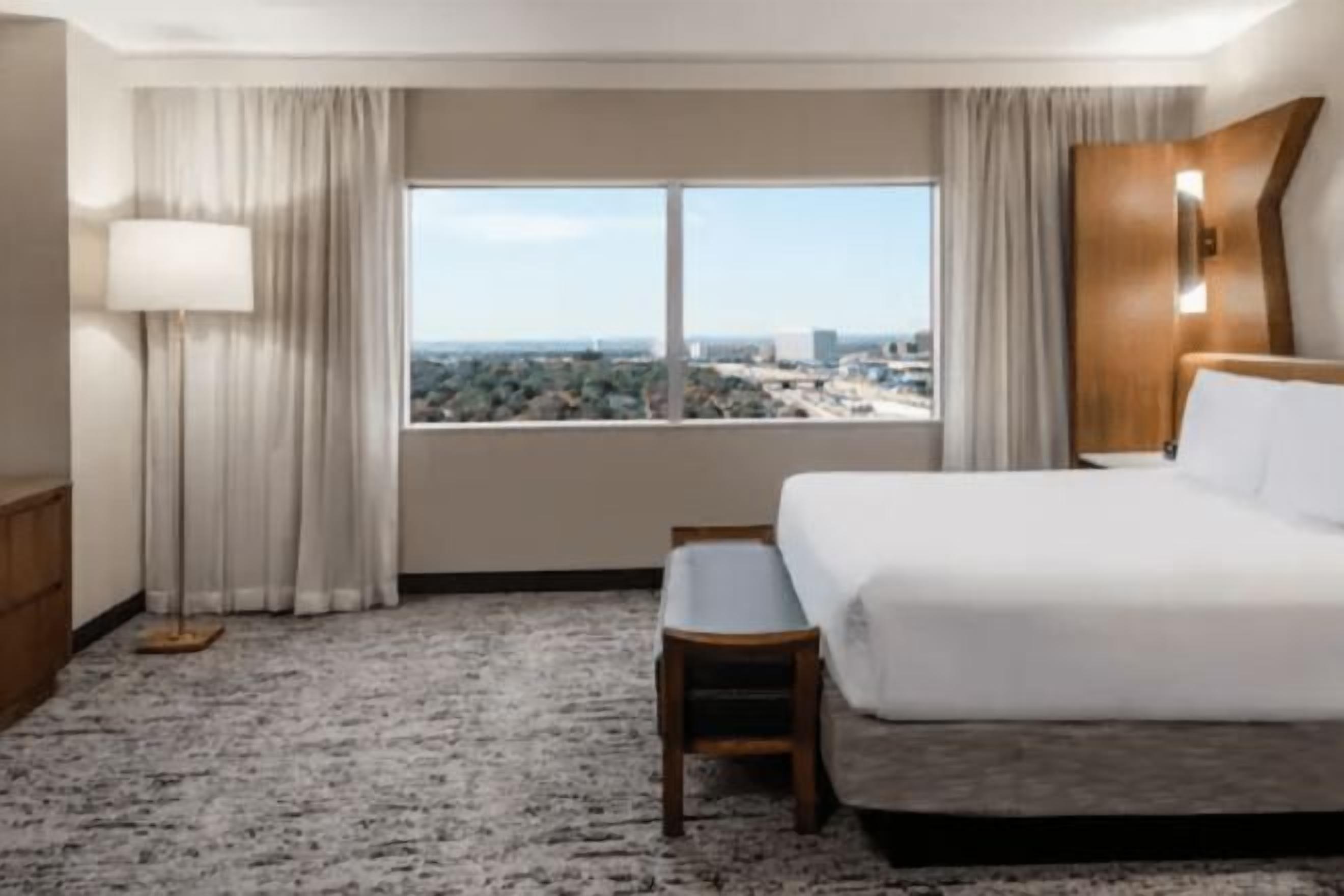 Premium bedding, pillowtop beds, in-room safe, desk