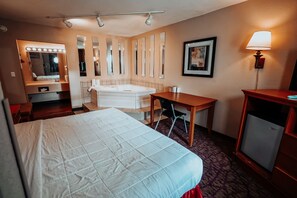 King Jacuzzi Suite, Non Smoking  | Iron/ironing board, free WiFi, bed sheets