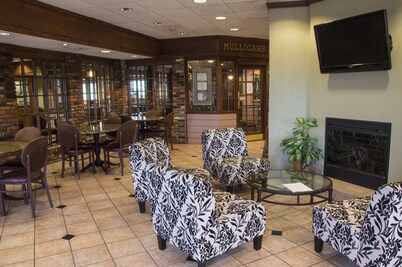 Lamplighter Inn & Suites - North