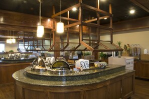Breakfast area - Lamplighter Inn & Suites - North (Springfield)
