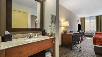 ห้องสแตนดาร์ด, เตียงควีนไซส์ 2 เตียง, ปลอดบุหรี่ | เครื่องนอนระดับพรีเมียม, โต๊ะทำงาน, ห้องเก็บเสียง, เตารีด/โต๊ะรีดผ้า