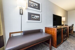 Ropa de cama de alta calidad, escritorio y sistema de insonorización 