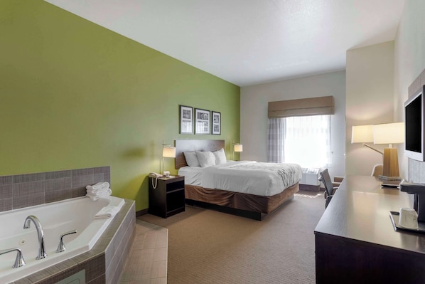 Standard Room, 1 King Bed, Non Smoking, Hot Tub | Pillowtop beds, desk, blackout drapes, iron/ironing board