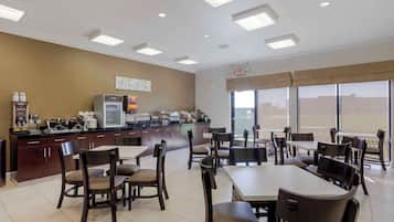 Bao gồm bữa sáng tự phục vụ hàng ngày