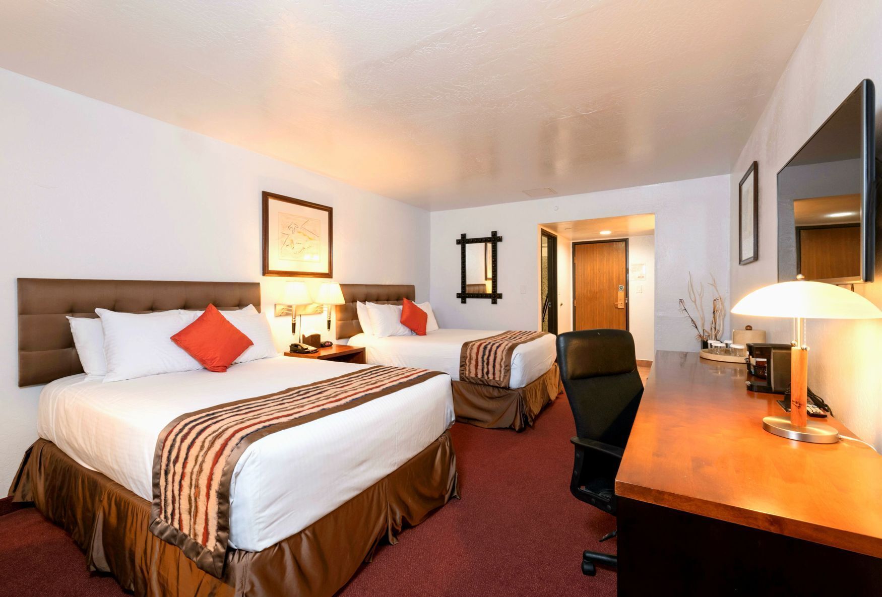 Allergikerbettwaren, Verdunkelungsvorhänge, Bügeleisen/Bügelbrett