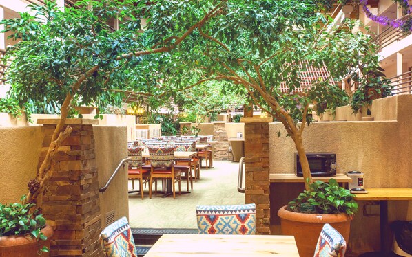 Breakfast and dinner served - Grand Canyon Plaza Hotel-South Rim (Grand Canyon)