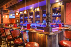 Serves dinner and happy hour - Grand Canyon Plaza Hotel-South Rim (Grand Canyon)