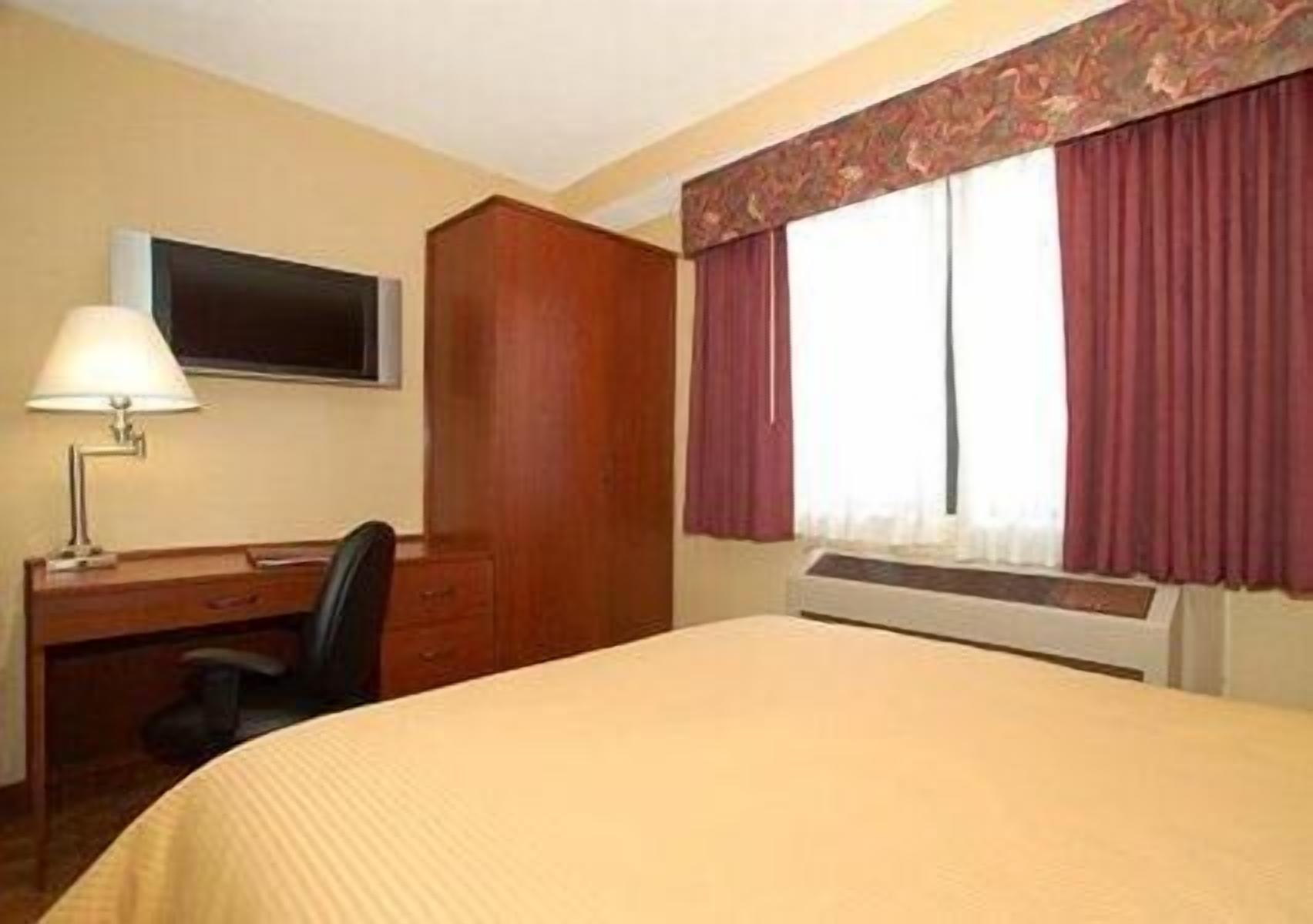 standard double room, non smoking | hypo-allergenic bedding, desk, iron/ironing board, cots/infant beds