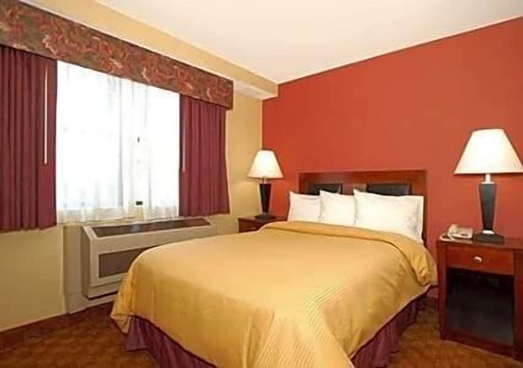 hypo-allergenic bedding, desk, iron/ironing board, cots/infant beds