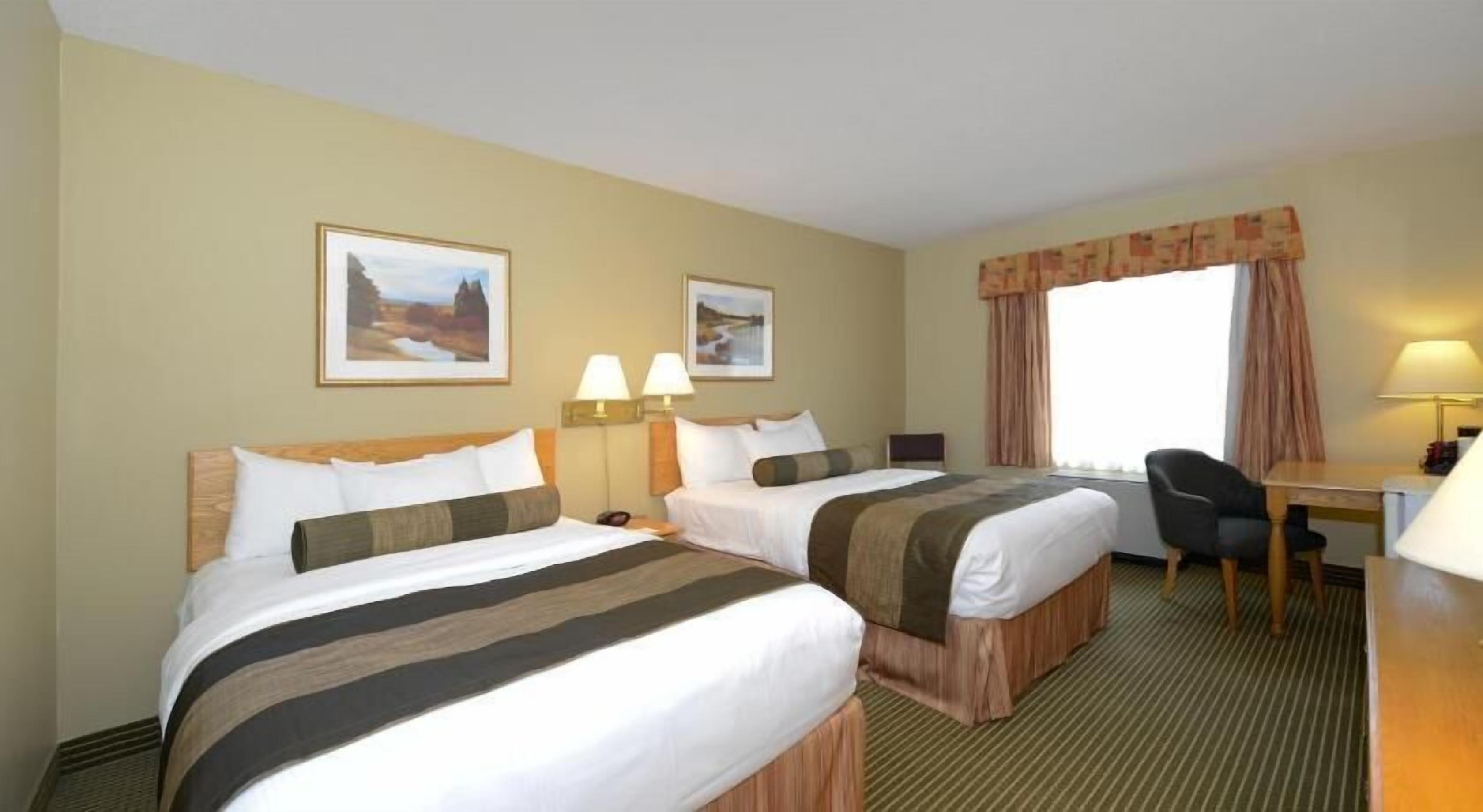 Desk, iron/ironing board, rollaway beds, free WiFi