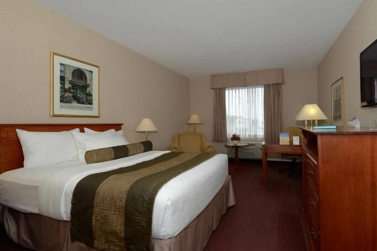 Escritorio, tabla de planchar con plancha, camas extra y wifi gratis