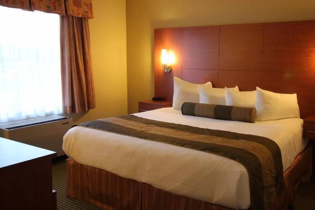 Escritorio, tabla de planchar con plancha, camas extra y wifi gratis