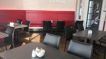 Desayuno de autoservicio incluido todos los días