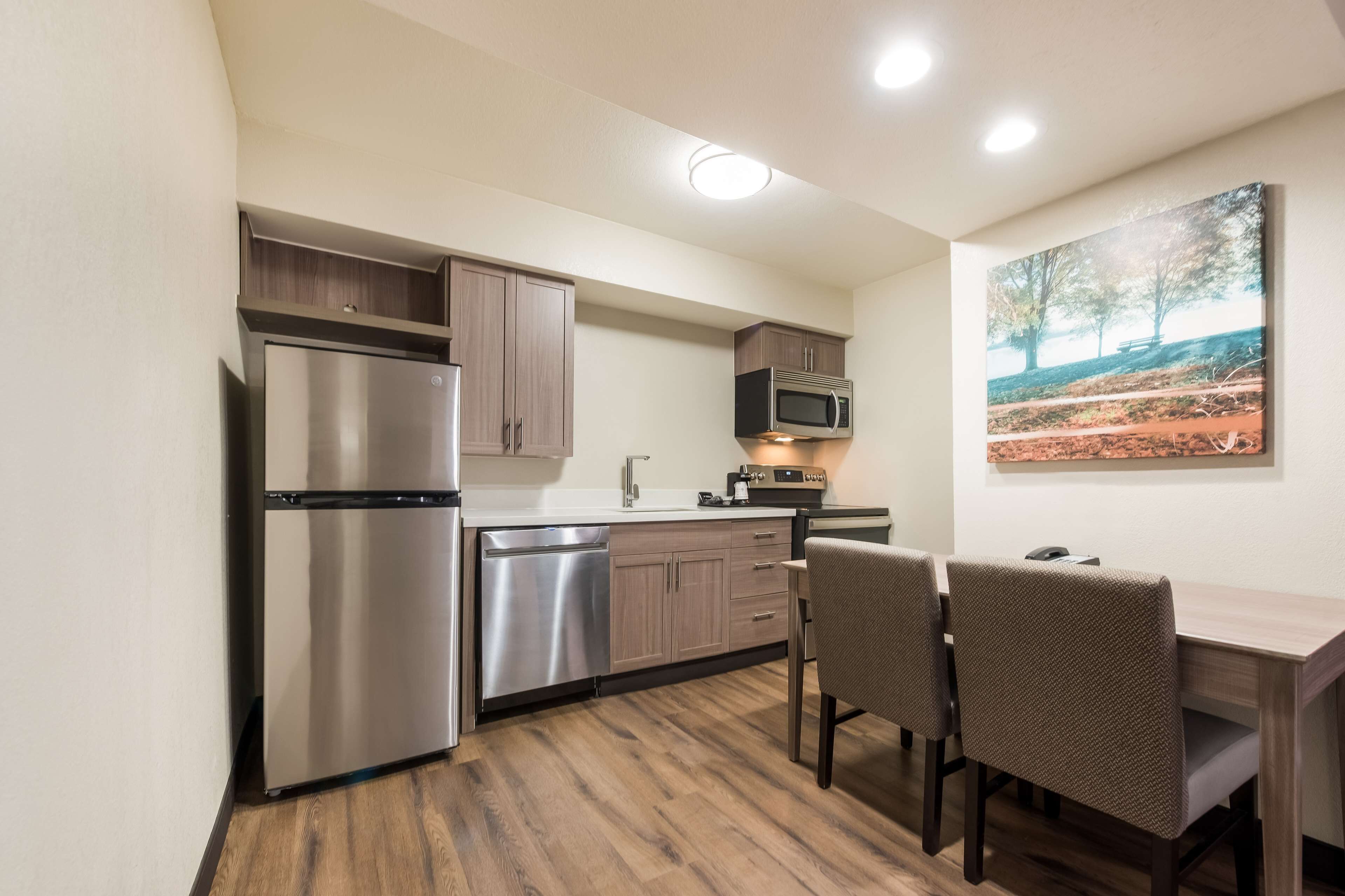 full-sized fridge, microwave, oven, stovetop