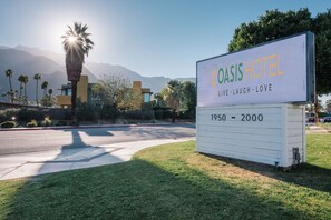 Front of property - L3 Oasis Hotel (Palm Springs)