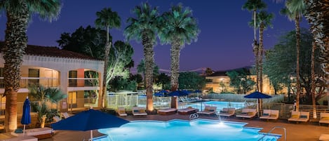 2 outdoor pools, a heated pool, free pool cabanas, pool umbrellas