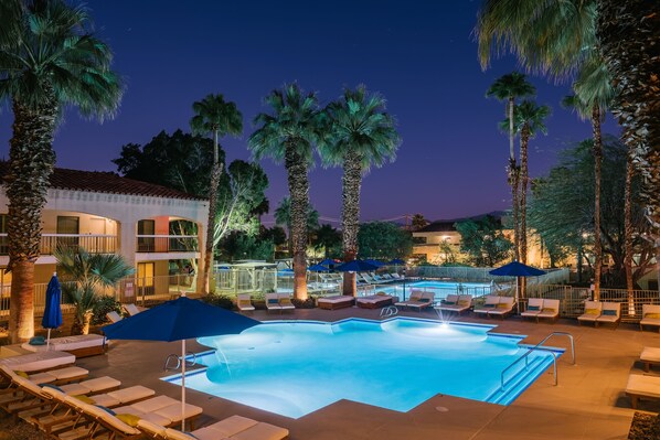 2 outdoor pools, a heated pool, free pool cabanas, pool umbrellas