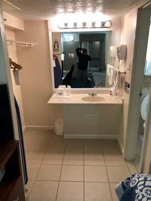 1 bedroom, desk, blackout drapes, iron/ironing board - Days Inn by Wyndham St. Louis Lindbergh Boulevard (St. Louis)