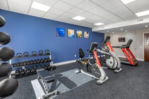 A gym with treadmills, a bench, and dumbbells. - Days Inn by Wyndham St. Louis Lindbergh Boulevard (St. Louis)