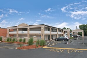 Front of property - Days Inn by Wyndham St. Louis Lindbergh Boulevard (St. Louis)