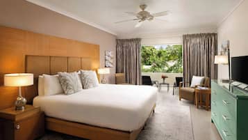 Habitació superior, vistes a la piscina | Roba de llit d'alta qualitat i caixa forta a l'habitació