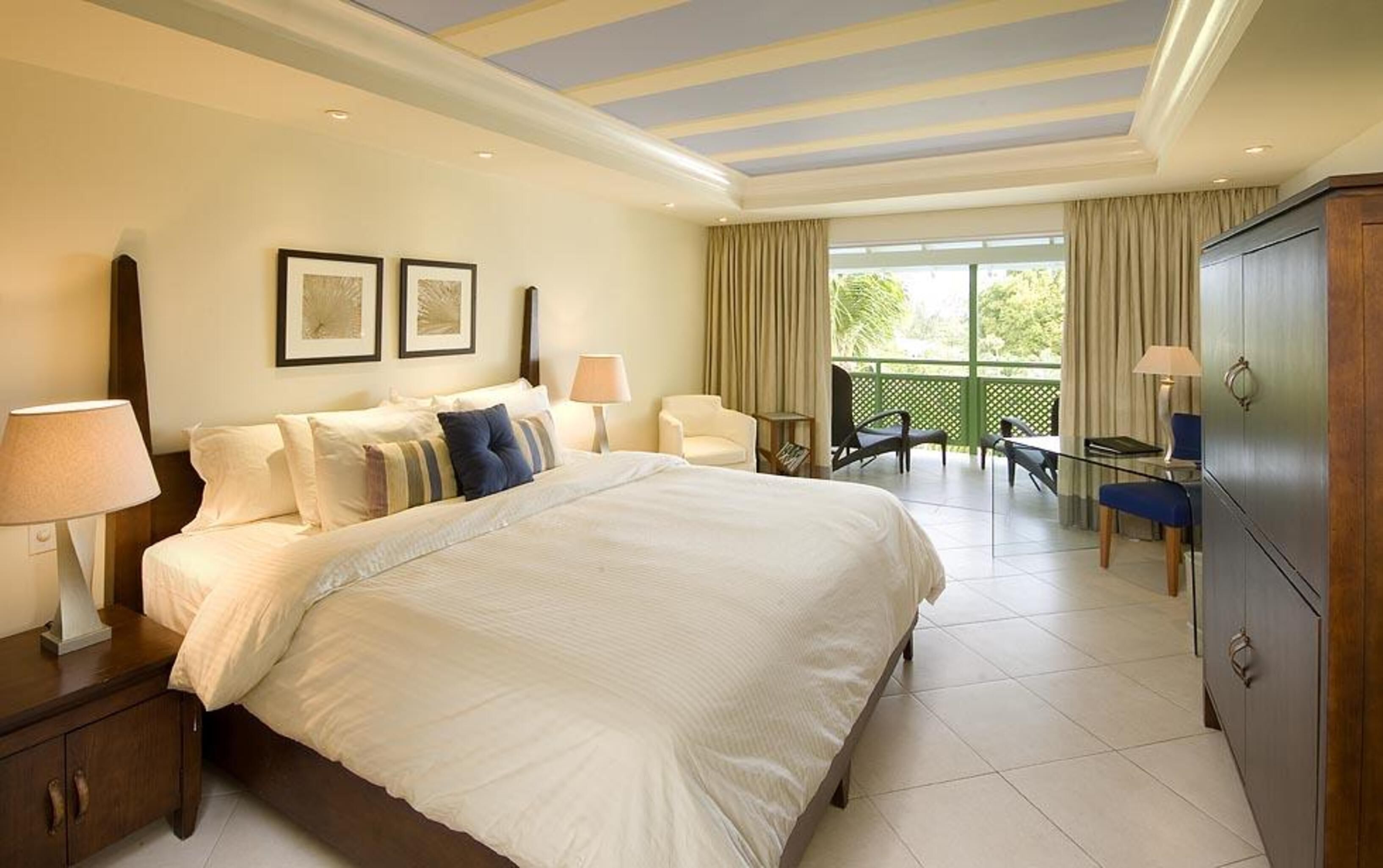 Premium bedding, in-room safe, individually decorated