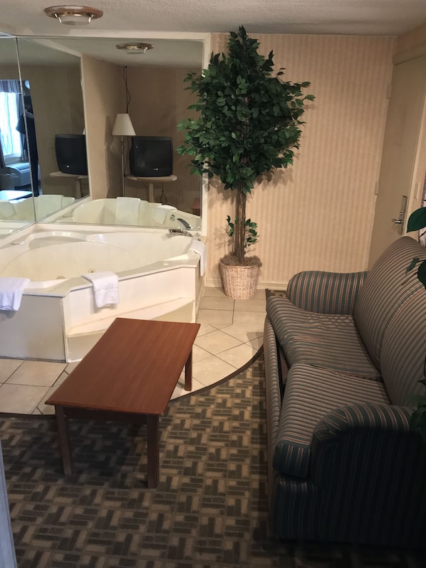 Suite Deluxe, 1 chambre, baignoire à jets | Rideaux occultants, Wi-Fi gratuit, draps fournis