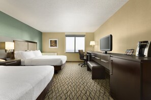 Hypo-allergenic bedding, pillow-top beds, desk, iron/ironing board - Holiday Inn & Suites Duluth Downtown by IHG (Duluth)