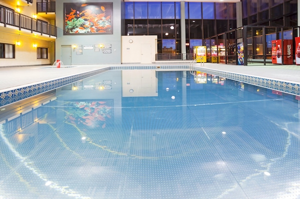 2 indoor pools