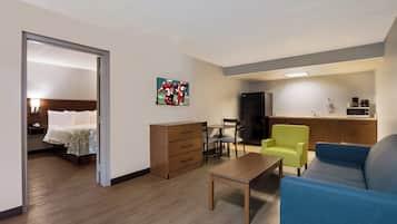 Suite, 1 King Bed, Accessible, Non Smoking (Roll-In Shower) | 1 bedroom, desk, laptop workspace, blackout drapes