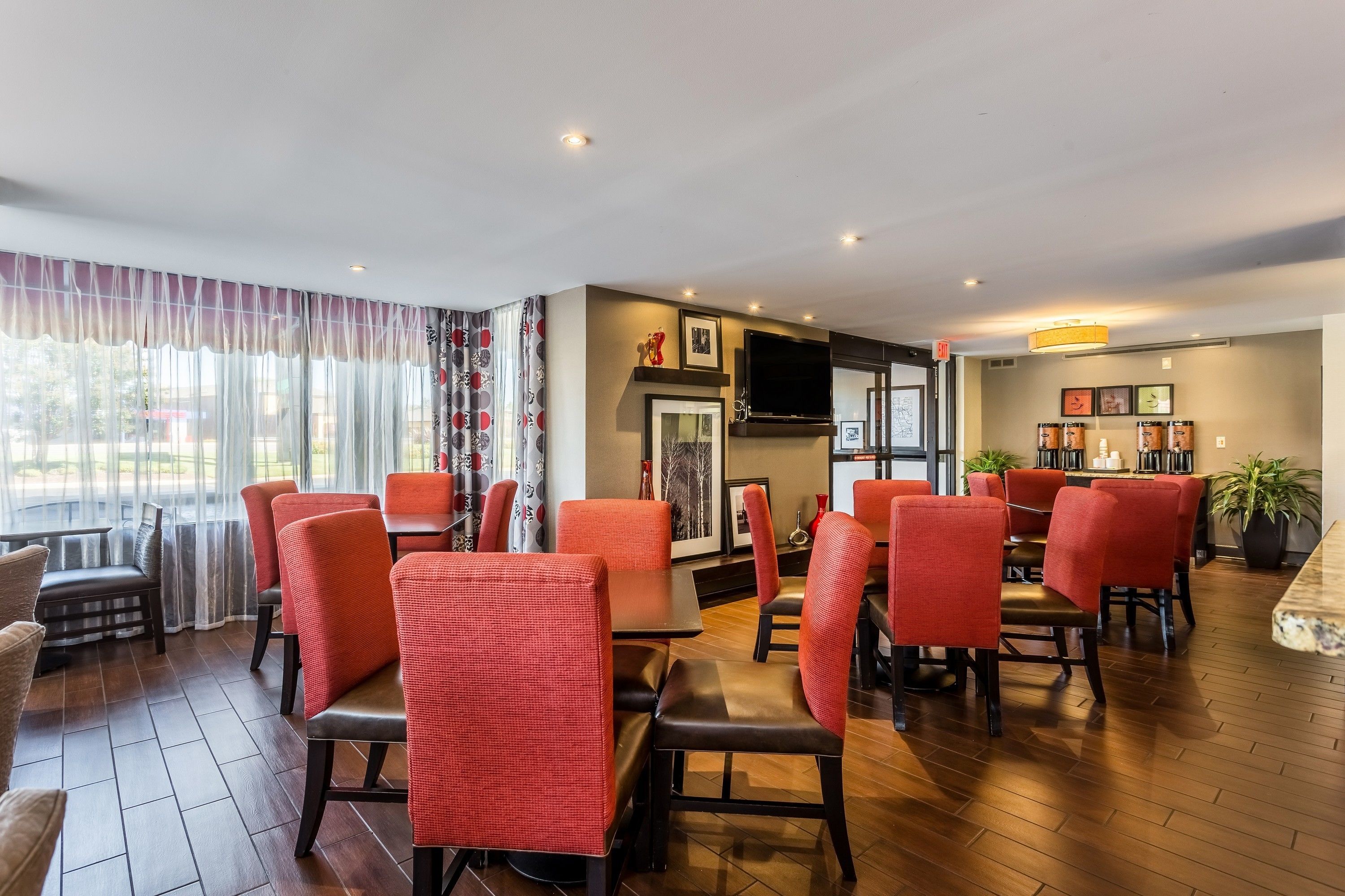 free daily continental breakfast