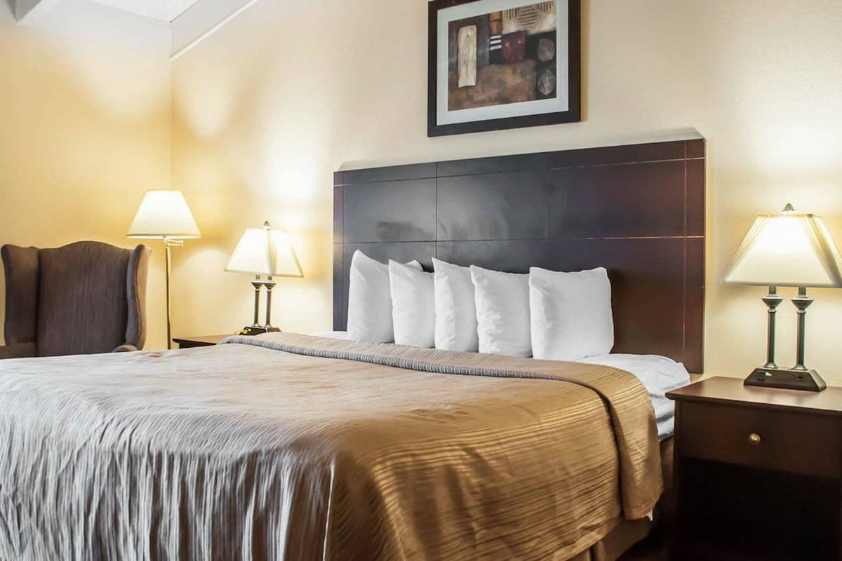 premium bedding, pillow-top beds, in-room safe, desk