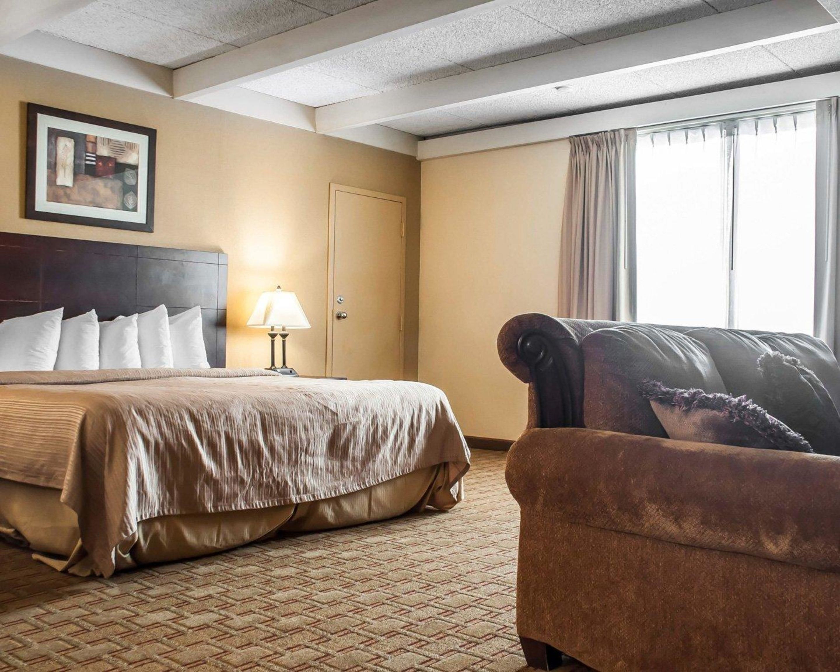 premium bedding, pillow-top beds, in-room safe, desk