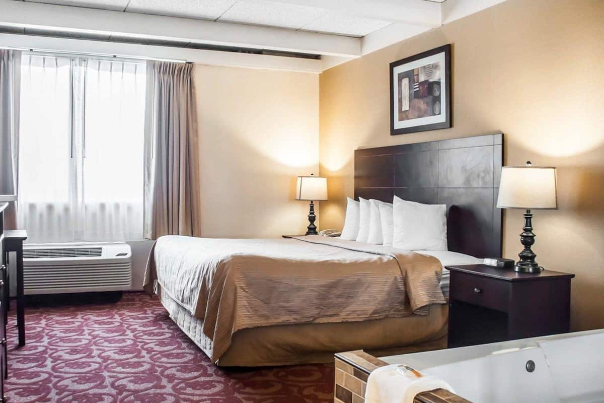 premium bedding, pillow-top beds, in-room safe, desk