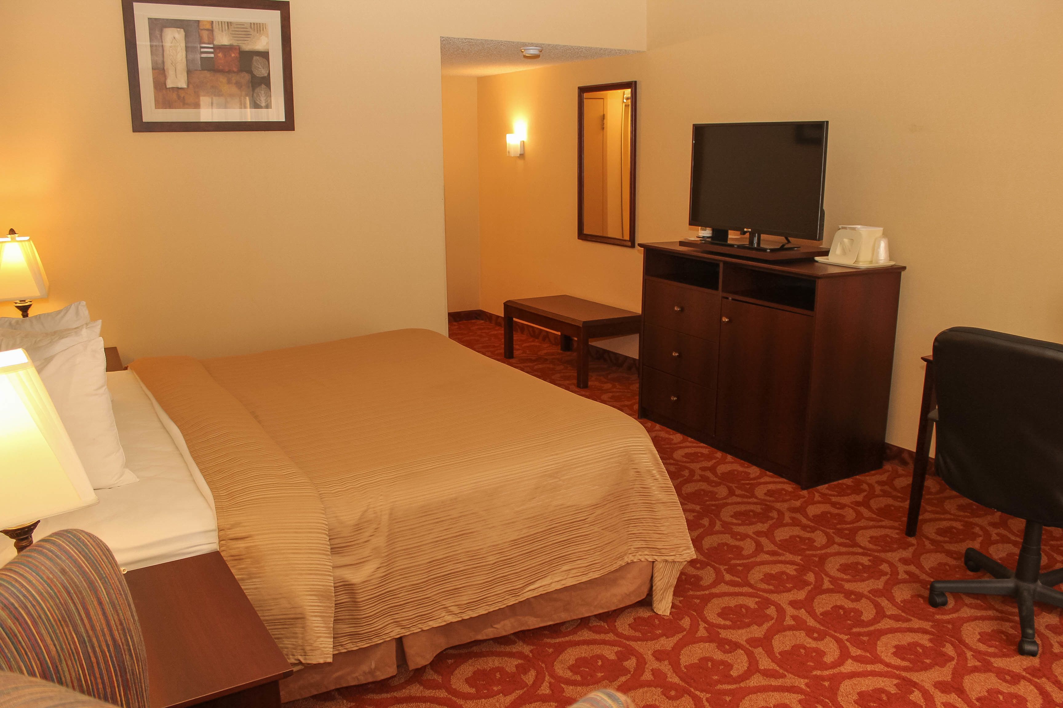 Standard Room, 1 King Bed, Non Smoking | Premium bedding, pillowtop beds, in-room safe, desk