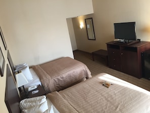 Premium bedding, pillowtop beds, in-room safe, desk - Buffalo Inn Hospitality (Buffalo)